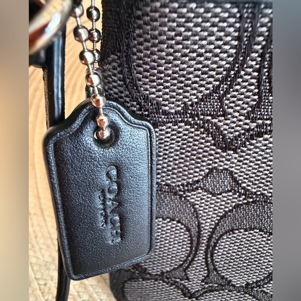 2015 Coach Signature Canvas Corner Zip Wristlet - Black - Picture 3 of 11